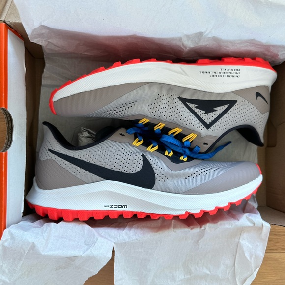 WMNS Air Zoom Pegasus 36 Trail _ 8.5 - Picture 2 of 9